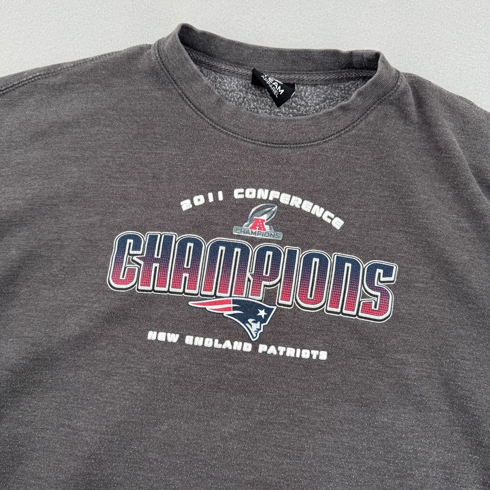 New England Patriots Champions NFL Boxy-Fit Crewneck Mens L Gray Blokecore